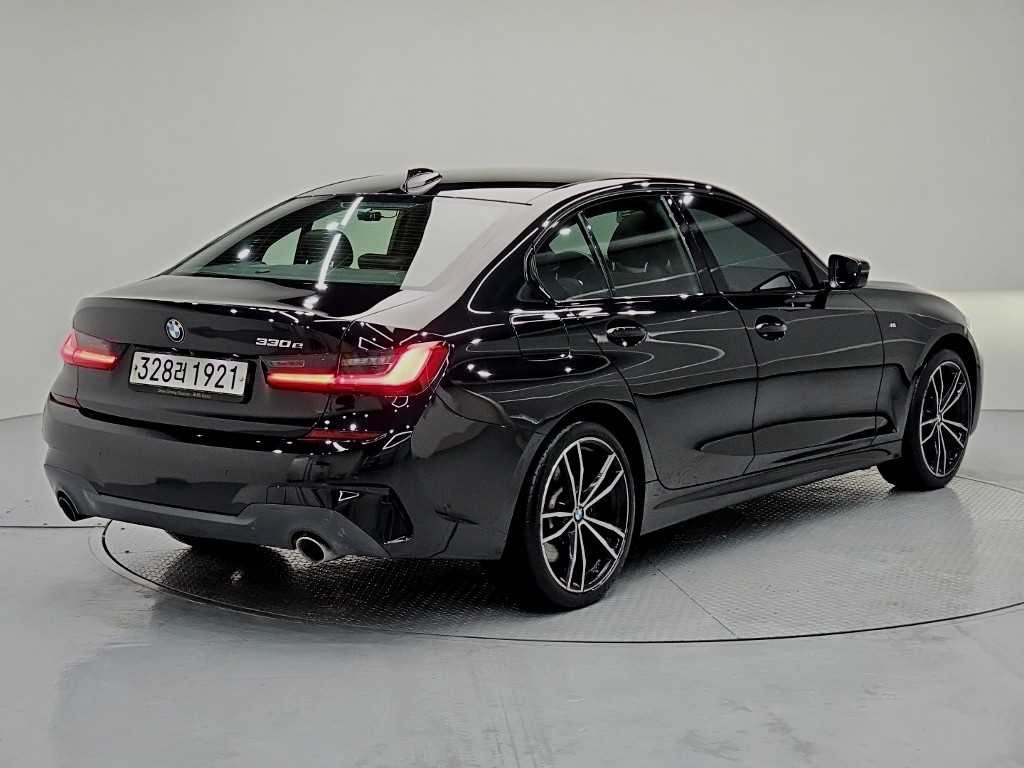 BMW 3시리즈 3시리즈 (G20) 330e M 스포츠 이미지 4