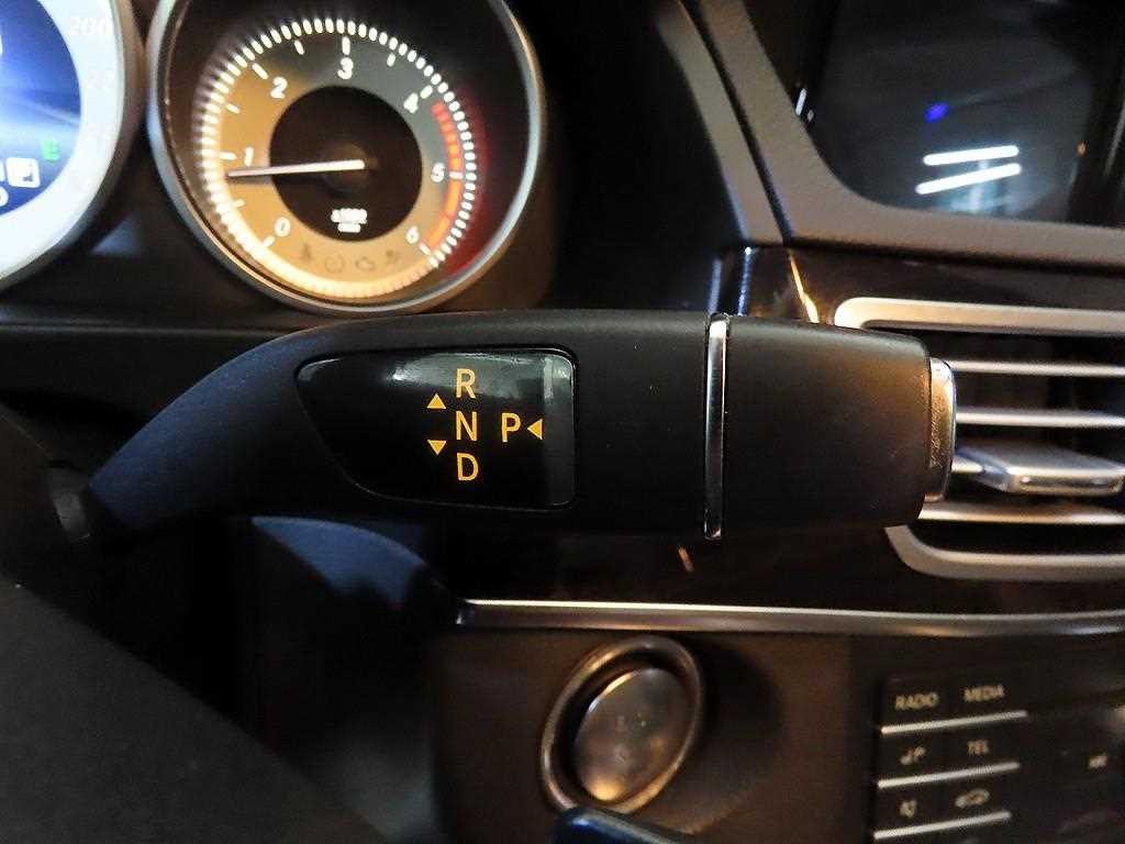 벤츠 E 클래스 E-클래스 W212 E220 블루텍 아방가르드 이미지 12