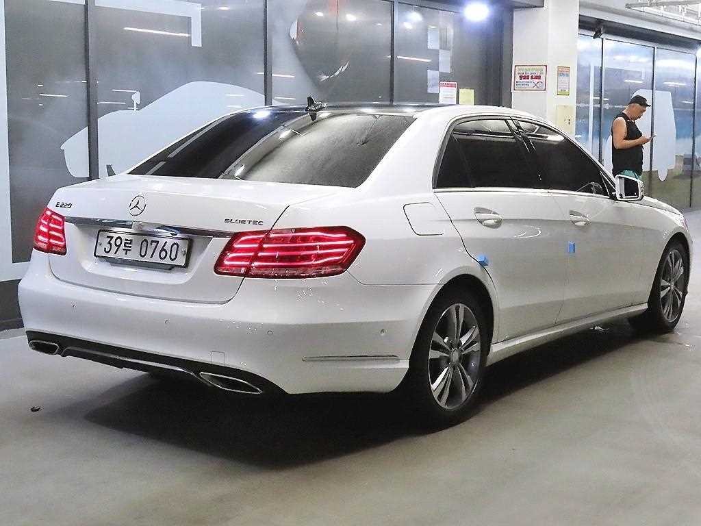 벤츠 E 클래스 E-클래스 W212 E220 블루텍 아방가르드 이미지 4