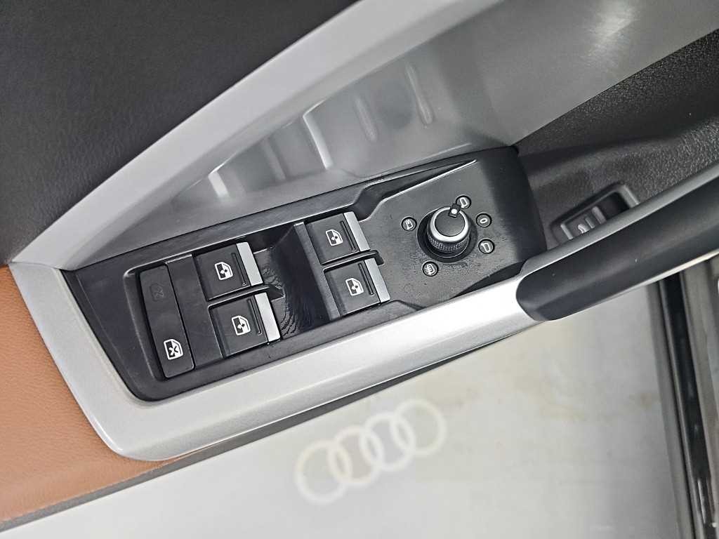 아우디 Q3 Q3 (F3) 35 TDI 스포트백 이미지 19