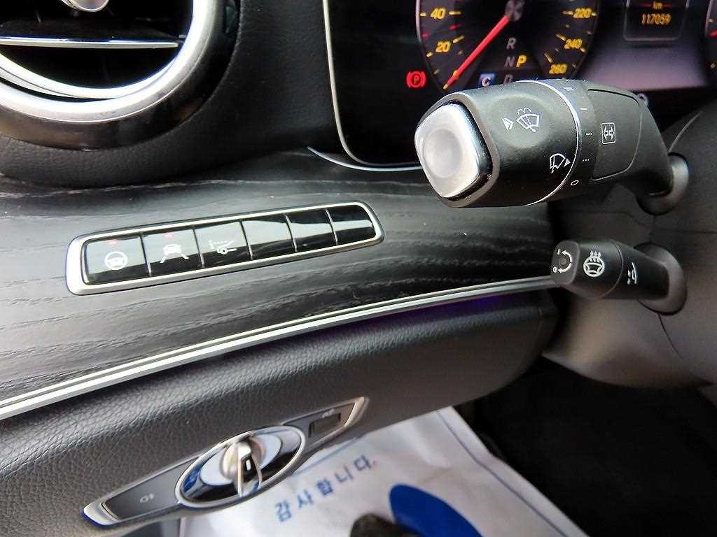 벤츠 E 클래스 E-클래스 W213 E300 아방가르드 이미지 12