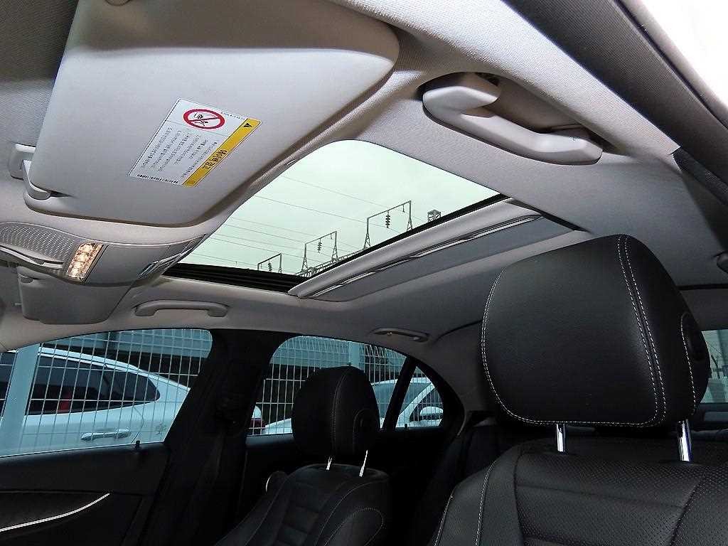 벤츠 E 클래스 E-클래스 W213 E300 아방가르드 이미지 16