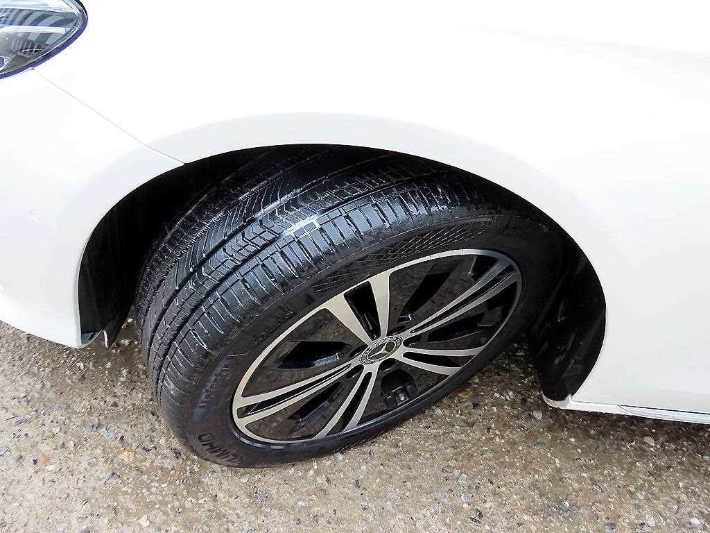 벤츠 E 클래스 E-클래스 W213 E300 아방가르드 이미지 19