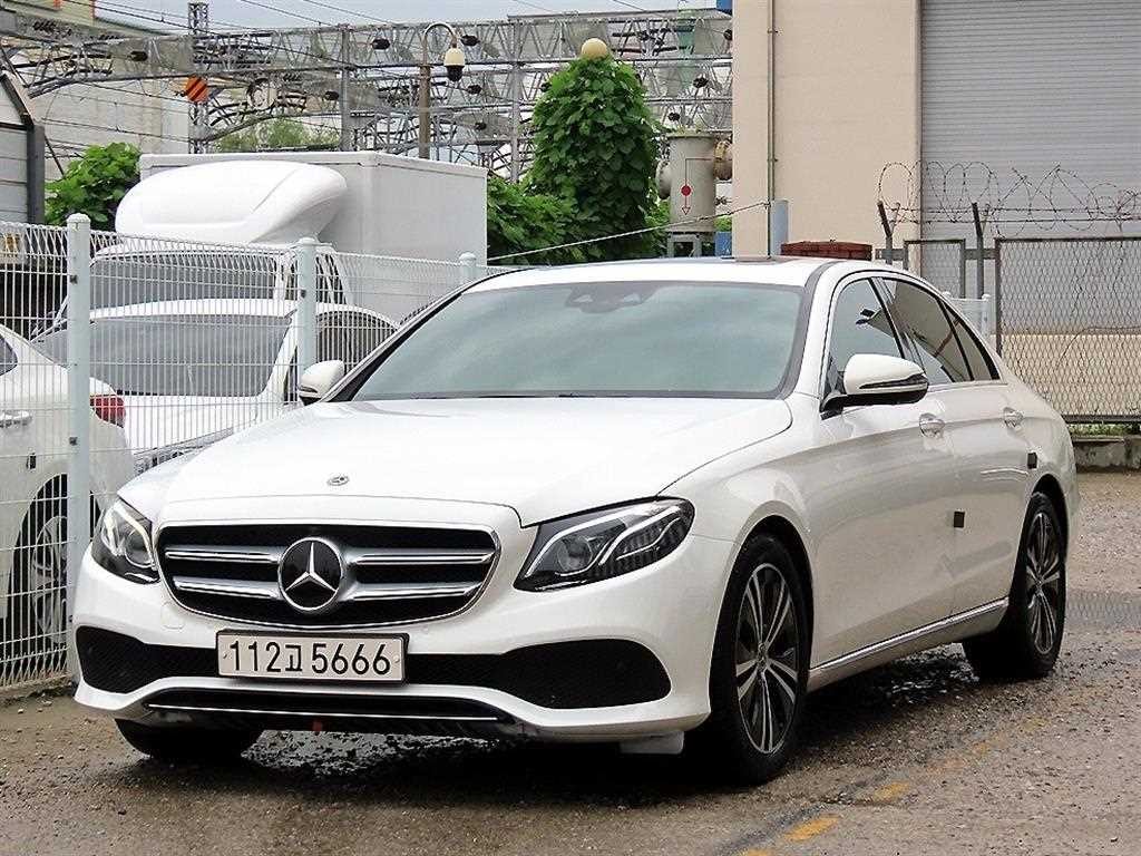벤츠 E 클래스 E-클래스 W213 E300 아방가르드 이미지 2