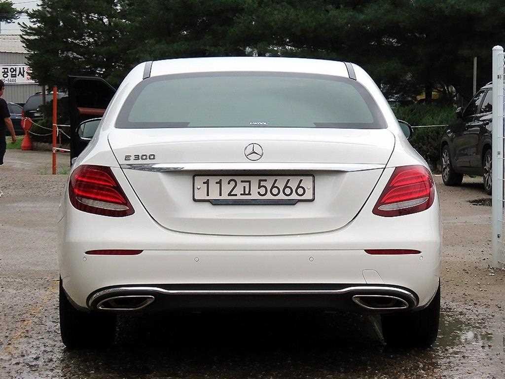 벤츠 E 클래스 E-클래스 W213 E300 아방가르드 이미지 4