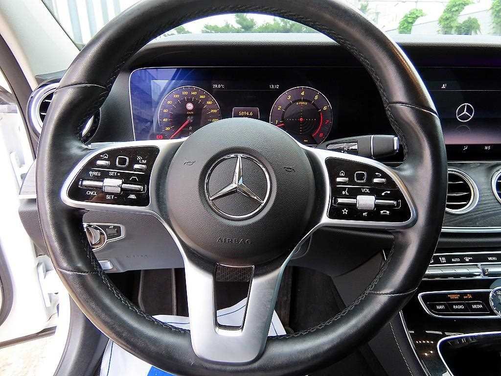 벤츠 E 클래스 E-클래스 W213 E300 아방가르드 이미지 8