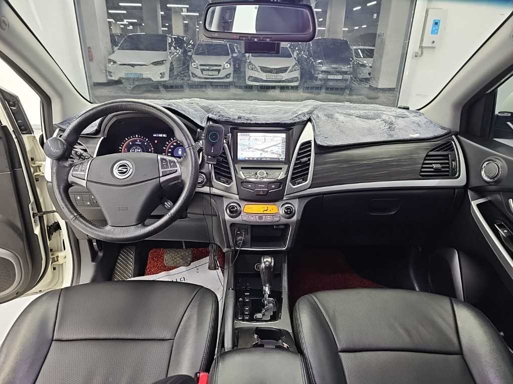 KG모빌리티(쌍용) 코란도 뉴코란도C 2WD 2.0 RX 최고급형 이미지 7