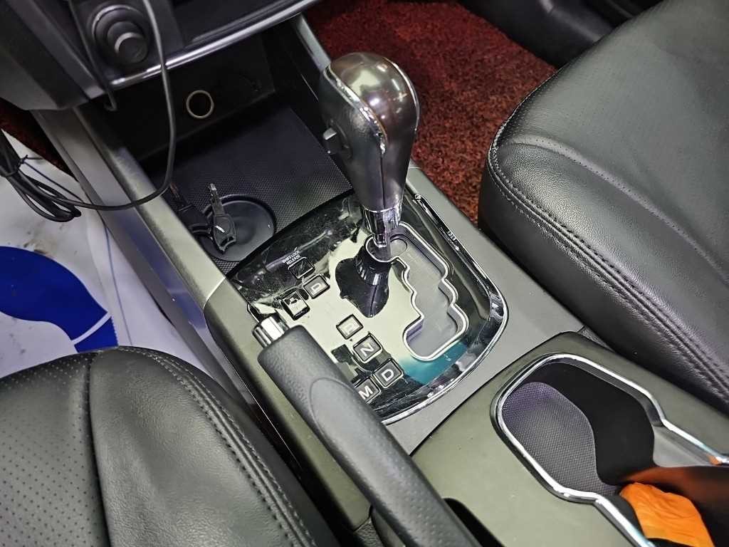KG모빌리티(쌍용) 코란도 뉴코란도C 2WD 2.0 RX 최고급형 이미지 8