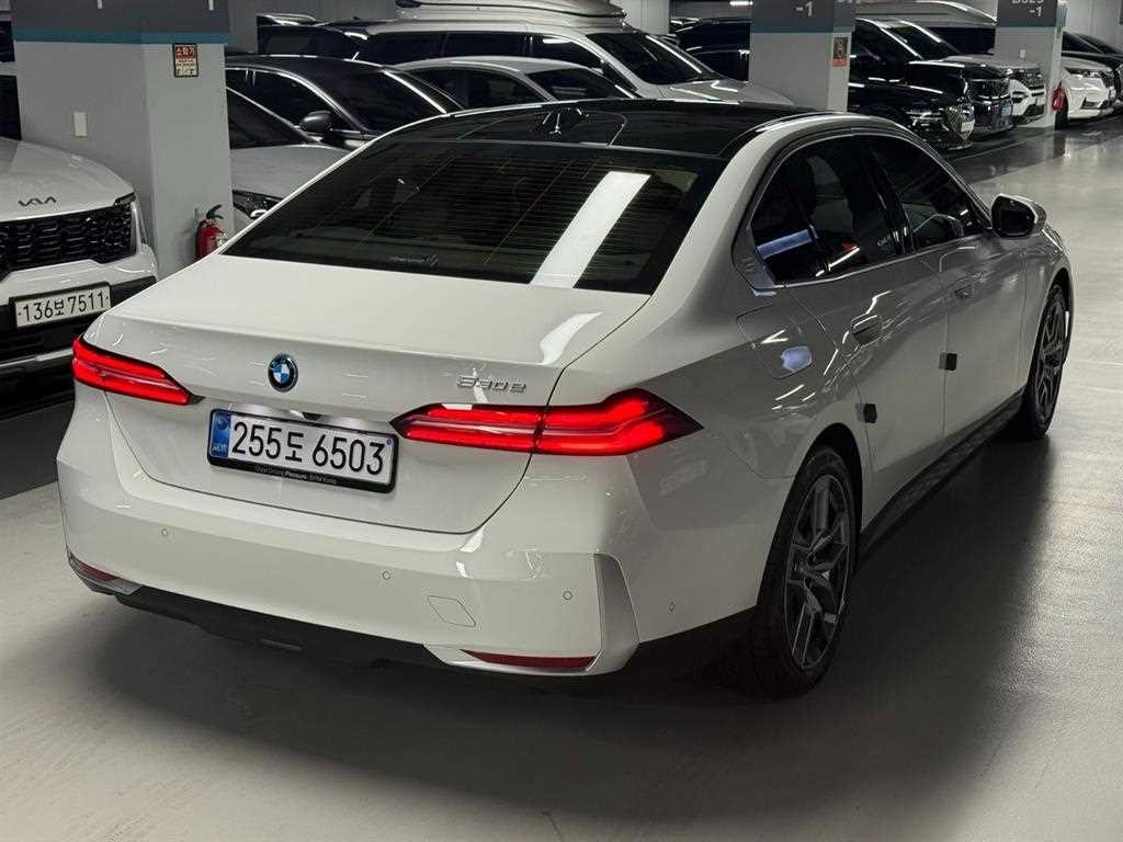 BMW 5시리즈 5시리즈 (G60) 530e 이미지 5