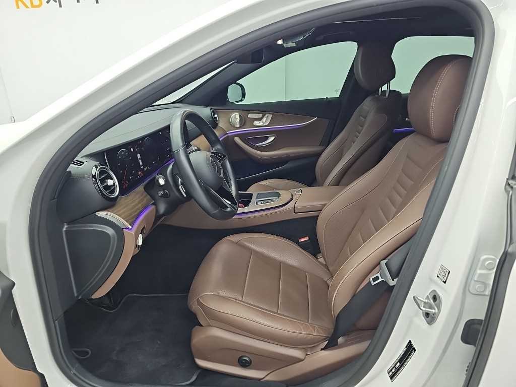 벤츠 E 클래스 E-클래스 W213 E300e 4MATIC 익스클루시브 이미지 11