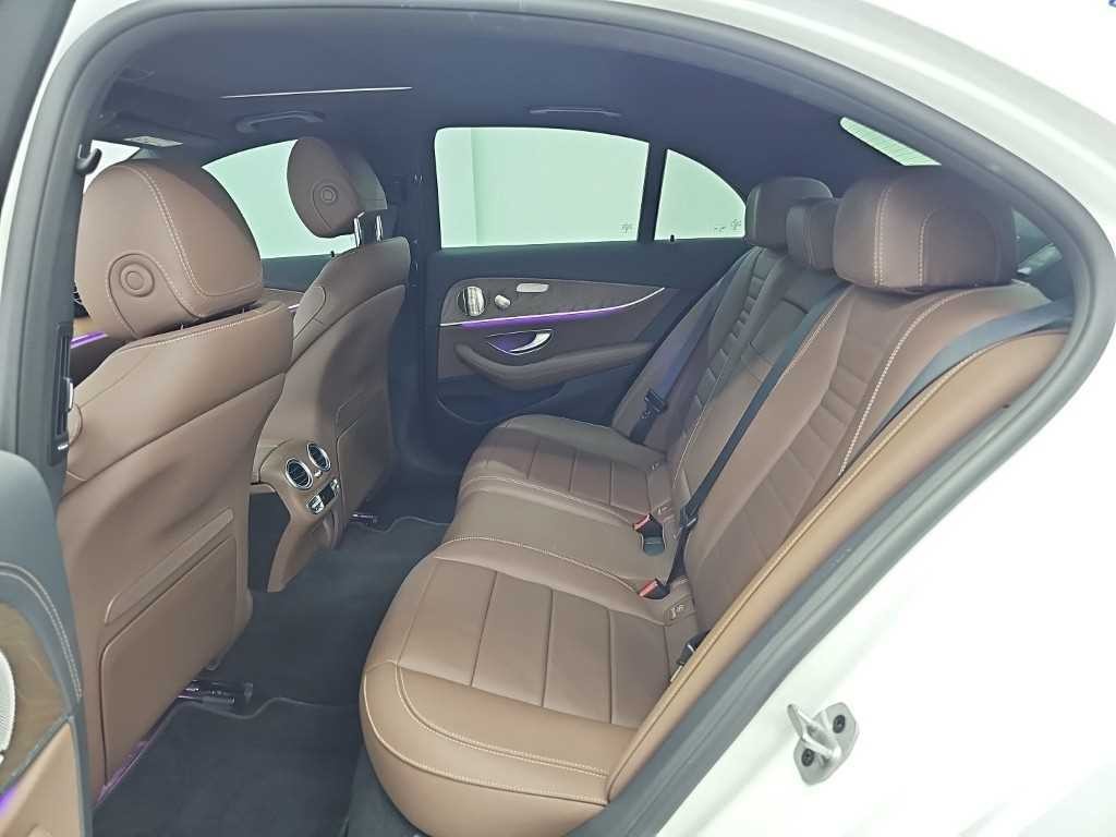 벤츠 E 클래스 E-클래스 W213 E300e 4MATIC 익스클루시브 이미지 12