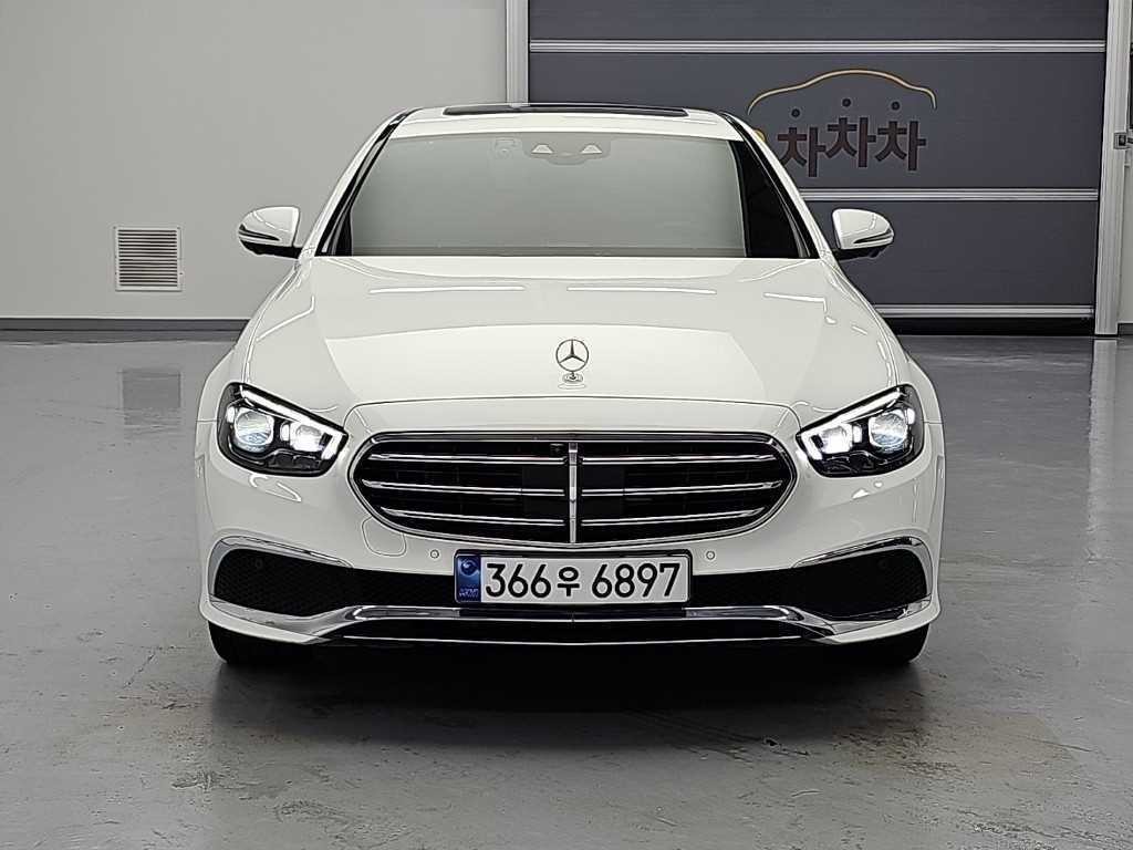 벤츠 E 클래스 E-클래스 W213 E300e 4MATIC 익스클루시브 이미지 2