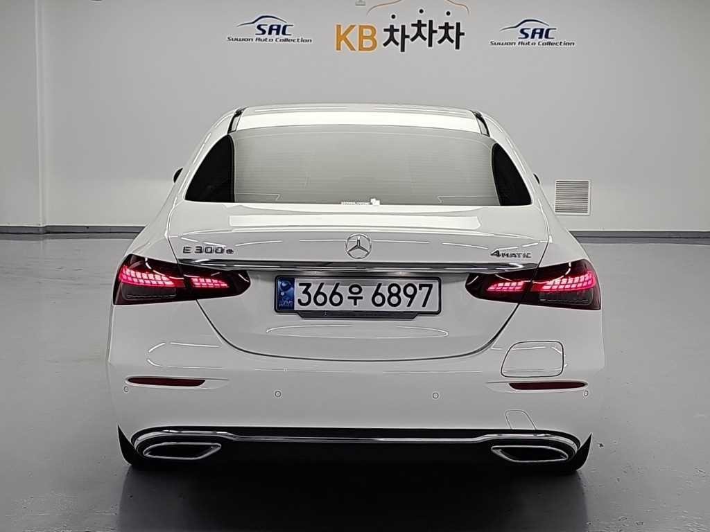 벤츠 E 클래스 E-클래스 W213 E300e 4MATIC 익스클루시브 이미지 3