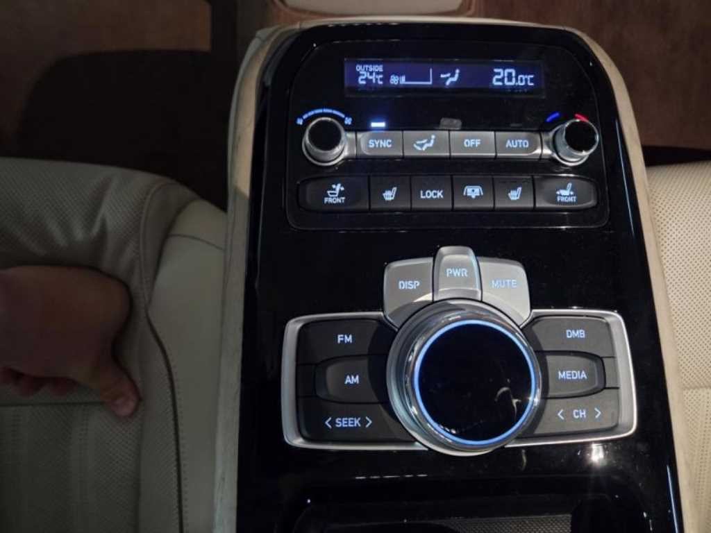 제네시스 G90 3.8 GDI AWD 럭셔리 이미지 14