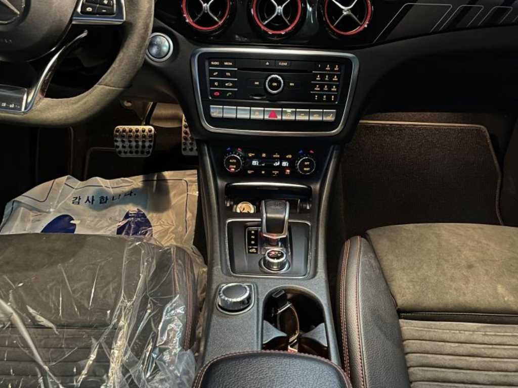 벤츠 GLA 클래스 GLA클래스 X156 GLA45 AMG 4MATIC 이미지 11