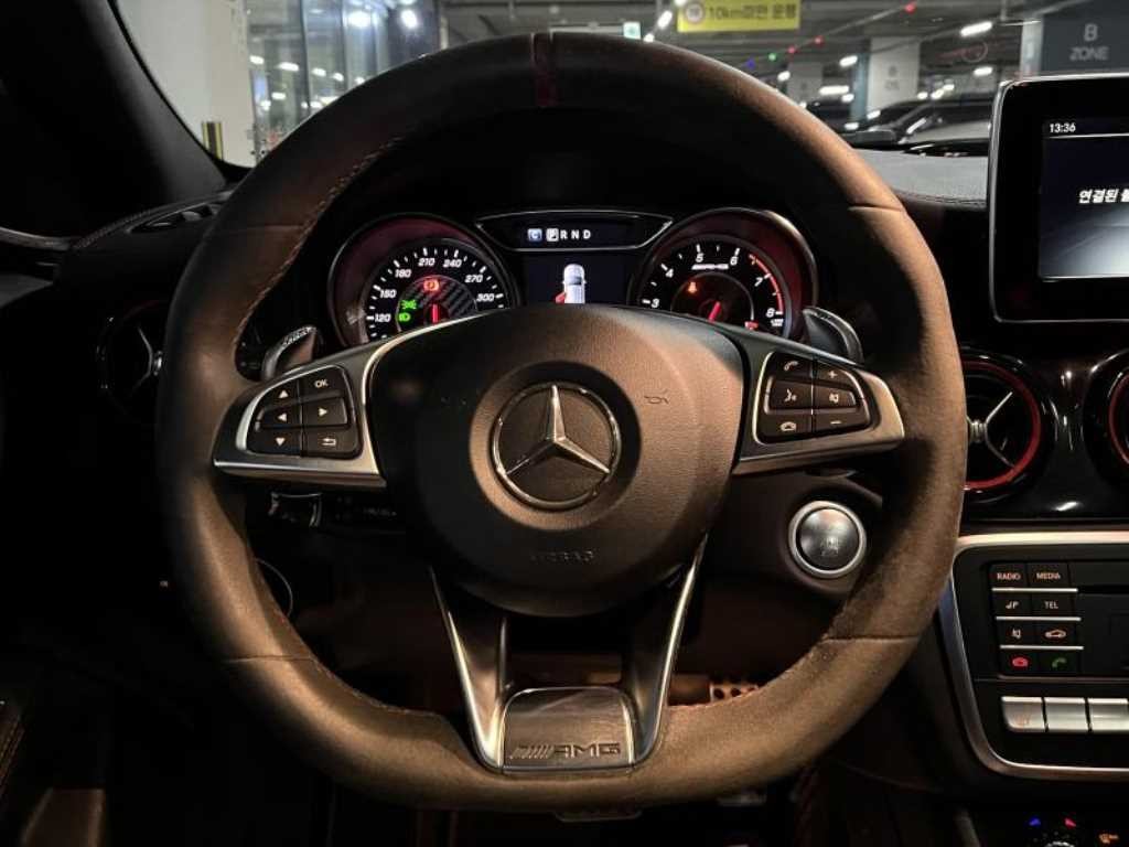 벤츠 GLA 클래스 GLA클래스 X156 GLA45 AMG 4MATIC 이미지 12