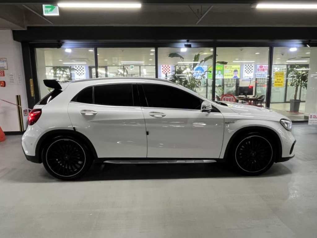 벤츠 GLA 클래스 GLA클래스 X156 GLA45 AMG 4MATIC 이미지 3