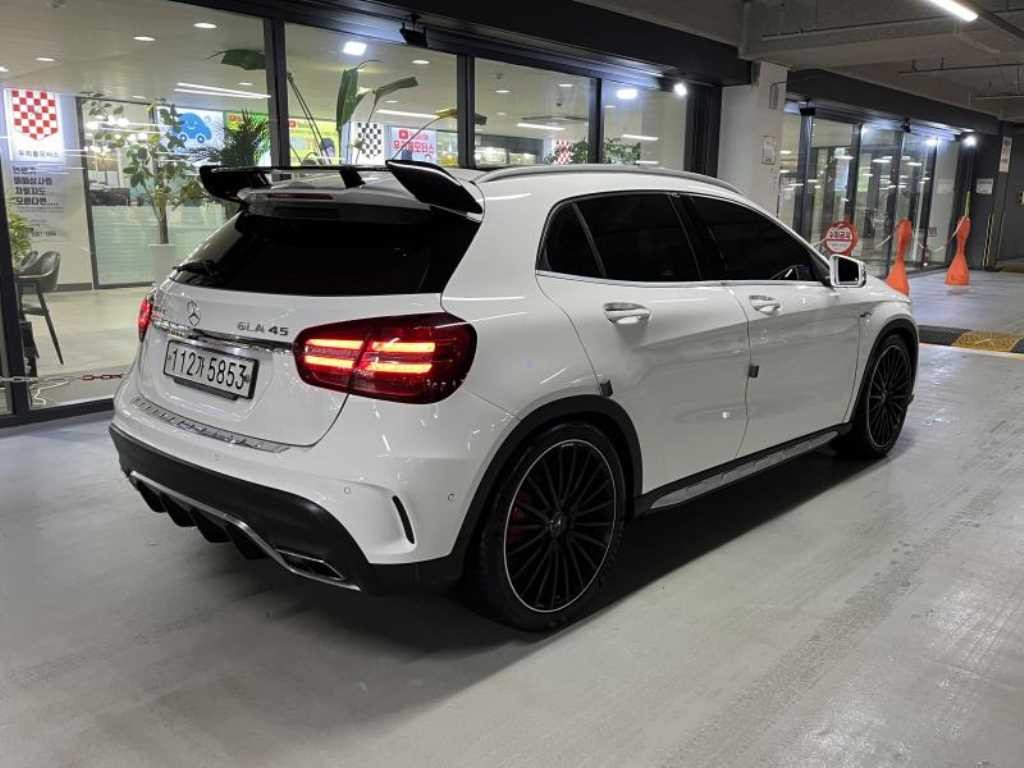 벤츠 GLA 클래스 GLA클래스 X156 GLA45 AMG 4MATIC 이미지 4