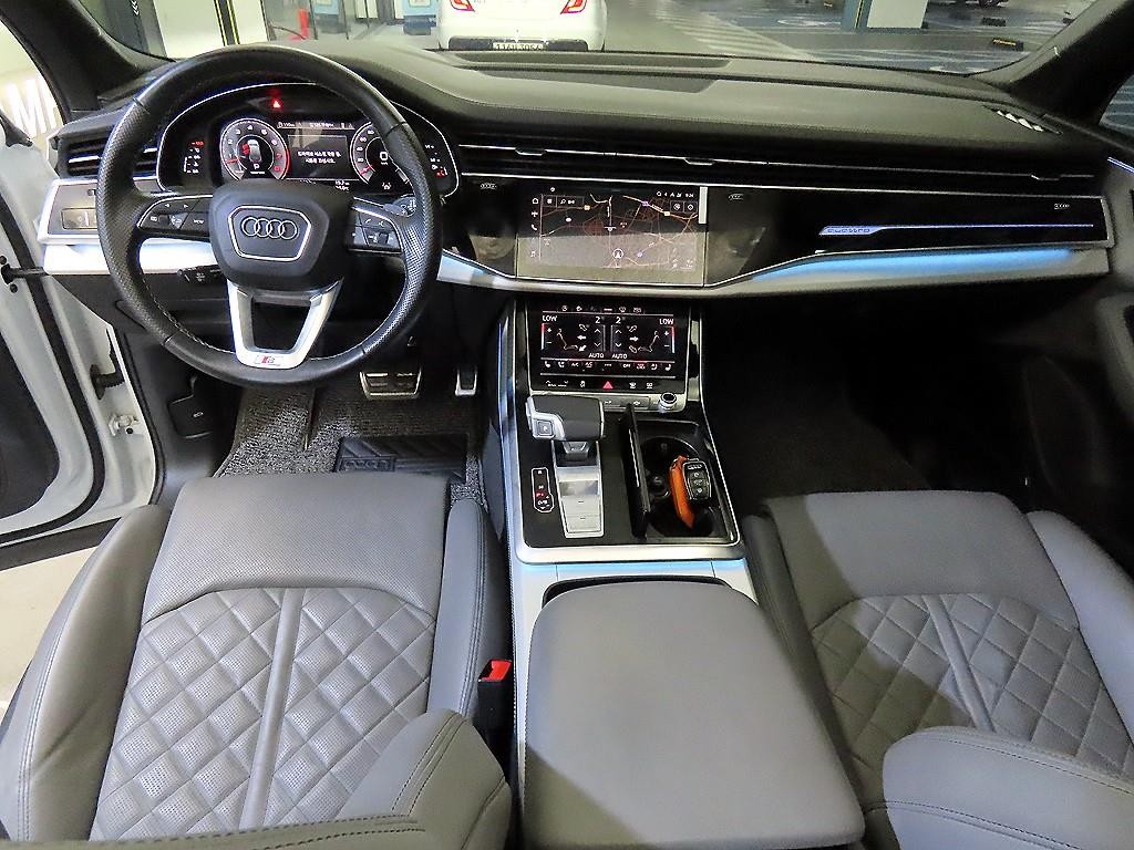 아우디 Q7 Q7 (4M) 55 TFSI 콰트로 프리미엄 이미지 10