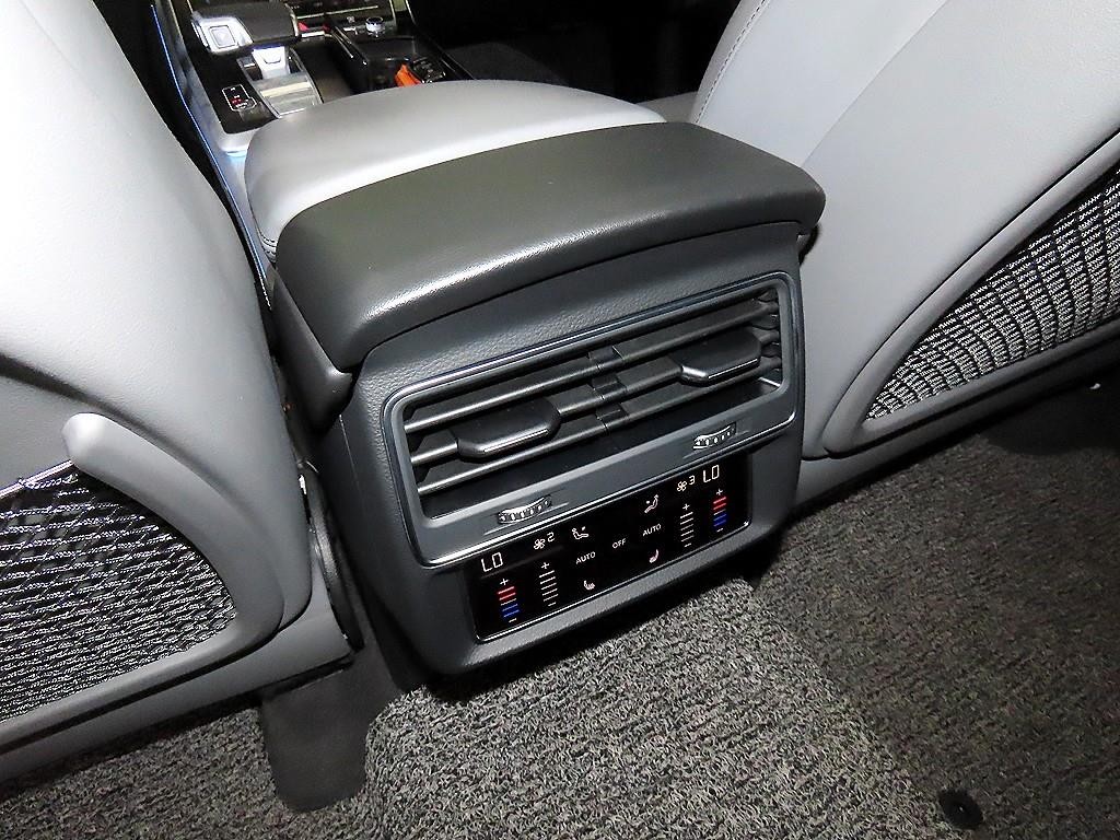 아우디 Q7 Q7 (4M) 55 TFSI 콰트로 프리미엄 이미지 14