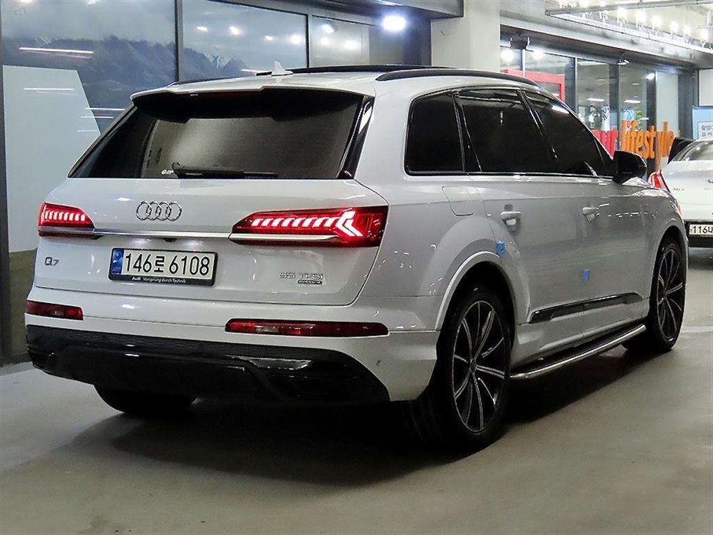 아우디 Q7 Q7 (4M) 55 TFSI 콰트로 프리미엄 이미지 4