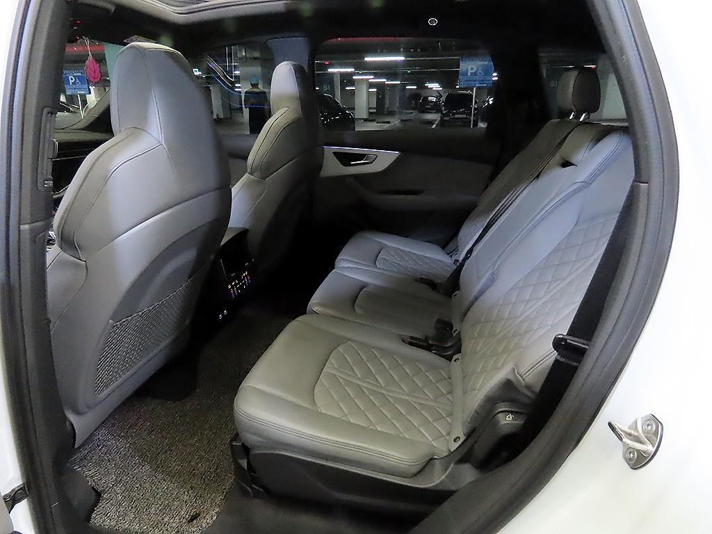 아우디 Q7 Q7 (4M) 55 TFSI 콰트로 프리미엄 이미지 7