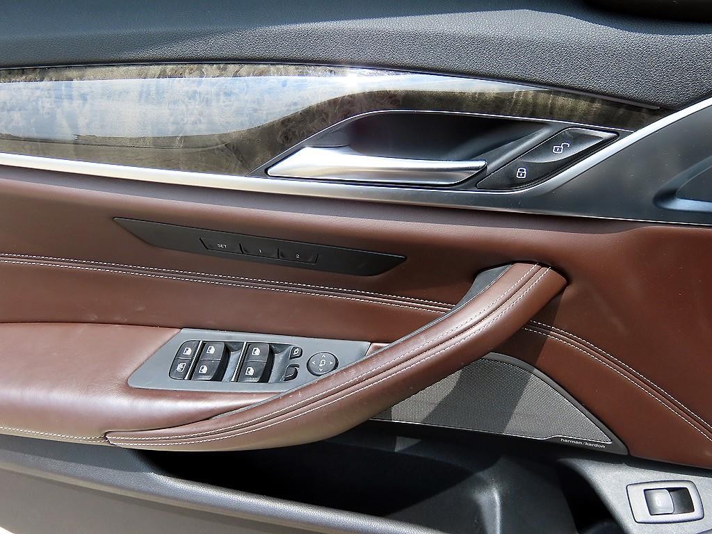 BMW 5시리즈 5시리즈 (G30) 530d M 스포츠 이미지 12