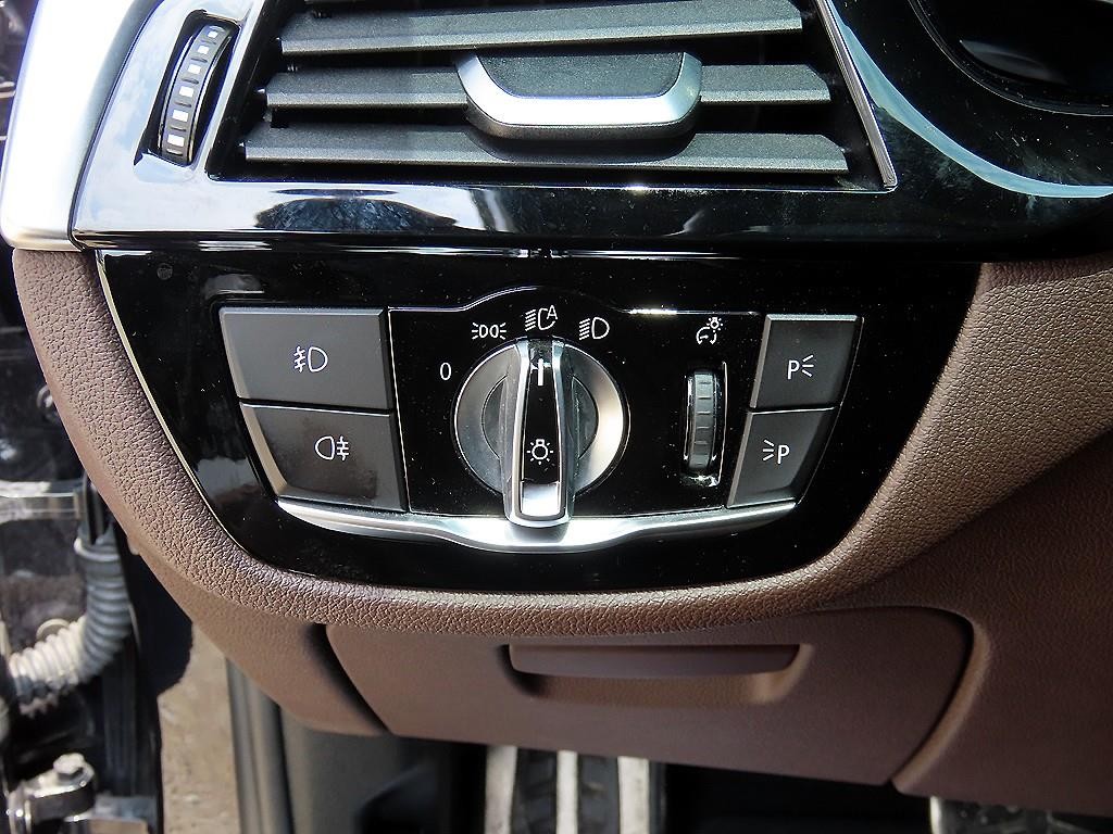 BMW 5시리즈 5시리즈 (G30) 530d M 스포츠 이미지 13