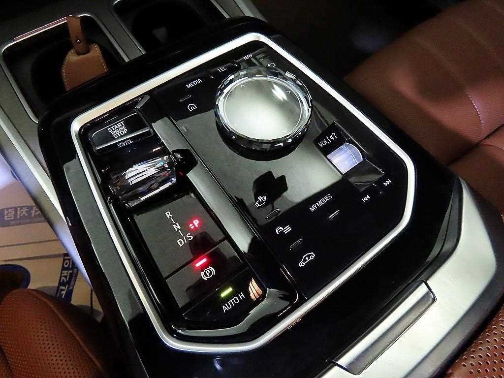 BMW 7시리즈 7시리즈 (G70) 740i sDrive 디자인퓨어 엑셀런스 이미지 12