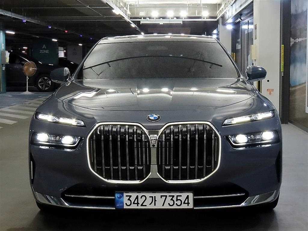 BMW 7시리즈 7시리즈 (G70) 740i sDrive 디자인퓨어 엑셀런스 이미지 2
