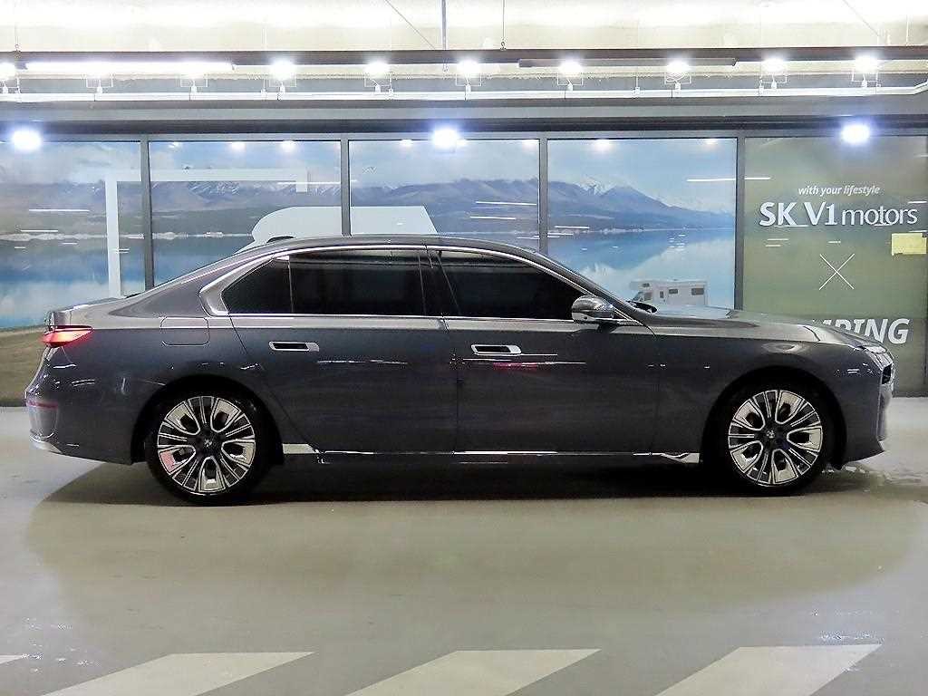 BMW 7시리즈 7시리즈 (G70) 740i sDrive 디자인퓨어 엑셀런스 이미지 3
