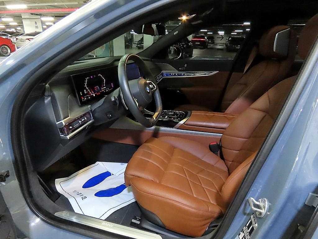 BMW 7시리즈 7시리즈 (G70) 740i sDrive 디자인퓨어 엑셀런스 이미지 6