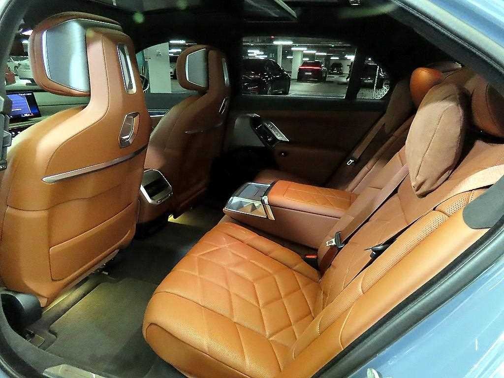 BMW 7시리즈 7시리즈 (G70) 740i sDrive 디자인퓨어 엑셀런스 이미지 7