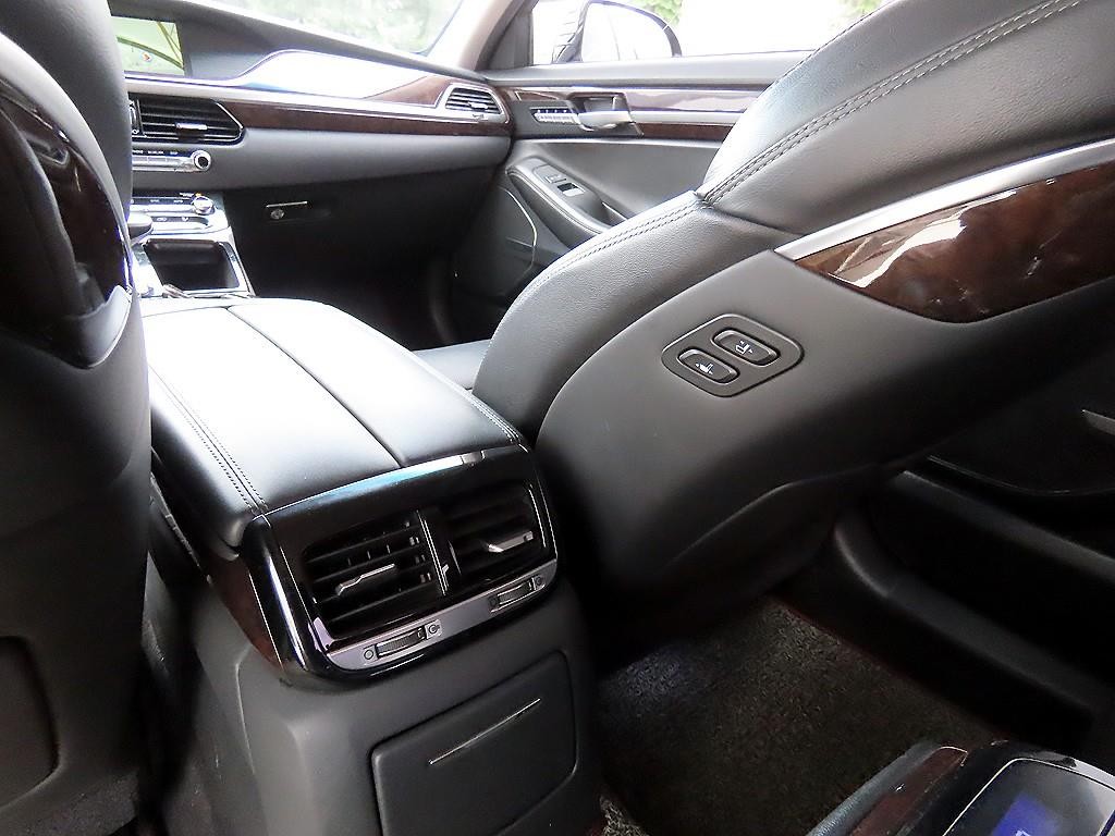 제네시스 EQ900 3.8 GDI AWD 프리미엄 럭셔리 이미지 17