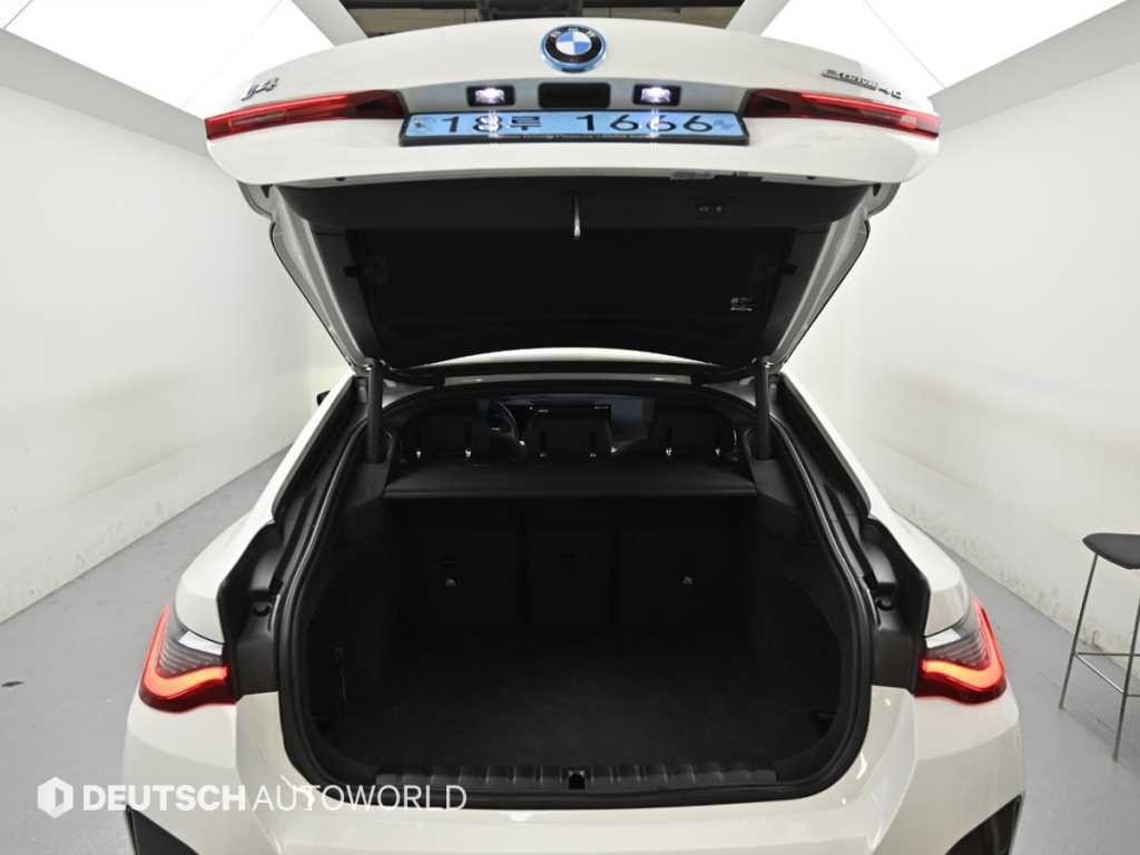 BMW i4 eDrive 40 M 스포츠 프로 이미지 19