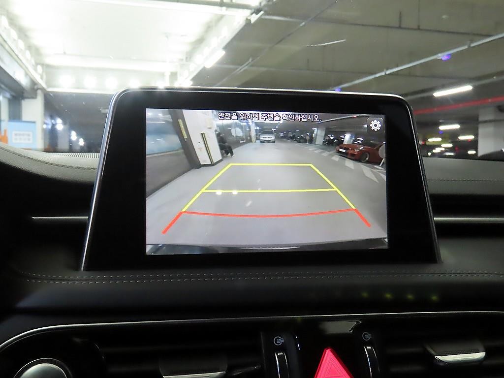 제네시스 G70 2.0T AWD 스포츠 패키지 이미지 14