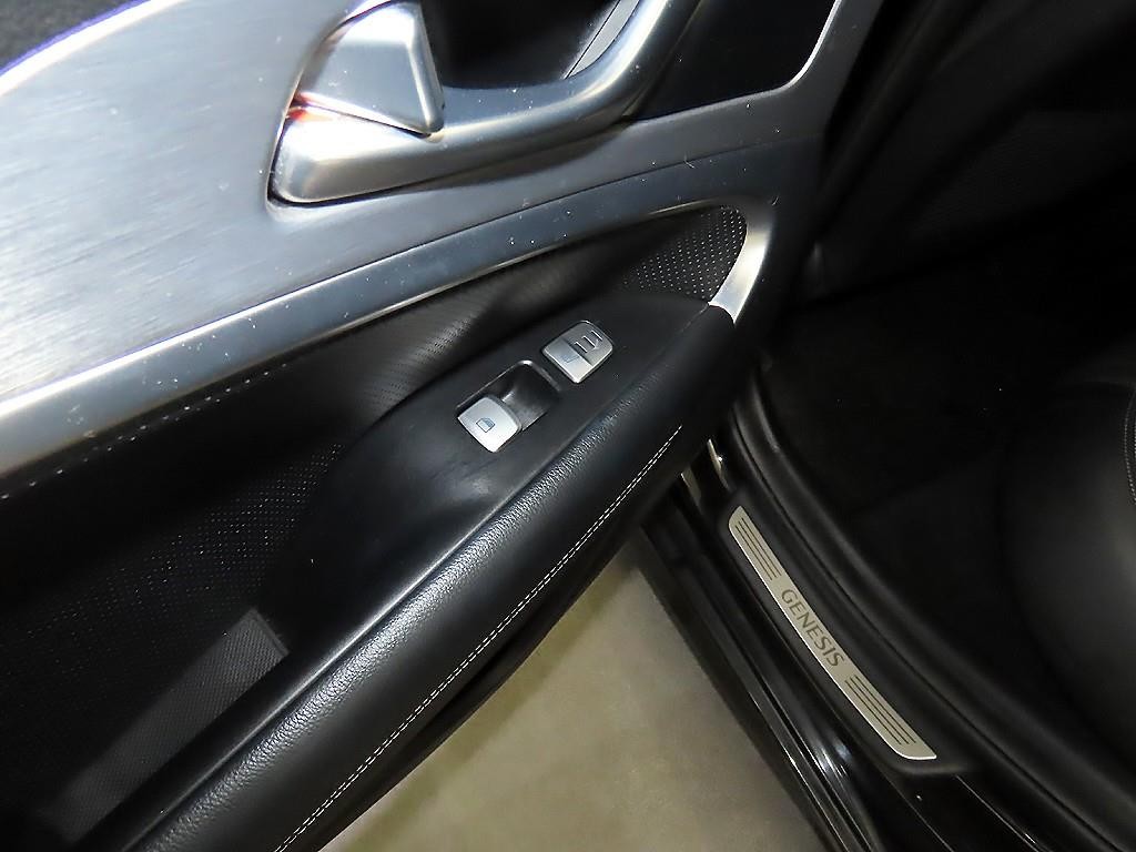 제네시스 G70 2.0T AWD 스포츠 패키지 이미지 17