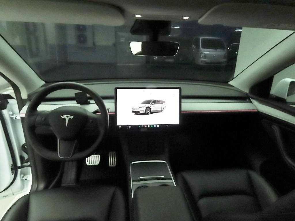 테슬라 모델 Y 프리미엄 RWD 이미지 6