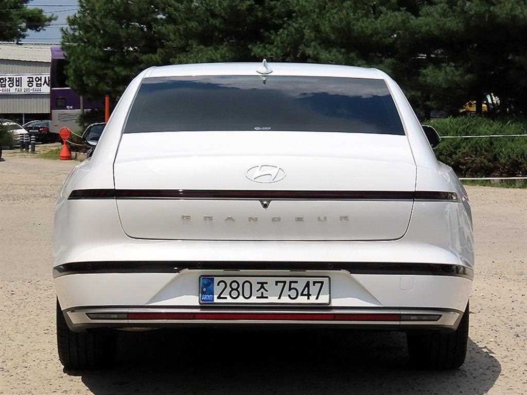 현대 그랜저 그랜저 (GN7) 가솔린 2.5 2WD 익스클루시브 이미지 4
