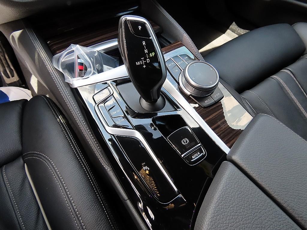 BMW 5시리즈 5시리즈 (G30) 520i M 스포츠 이미지 11