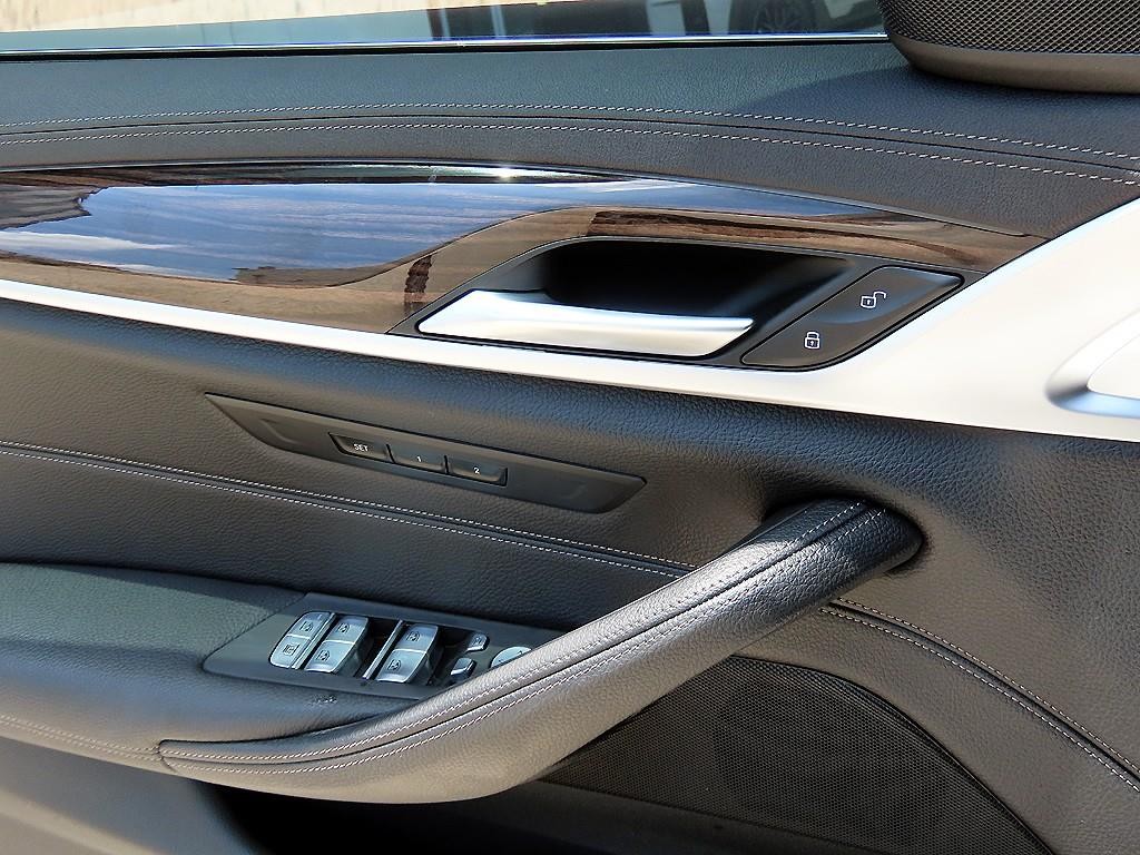 BMW 5시리즈 5시리즈 (G30) 520i M 스포츠 이미지 12