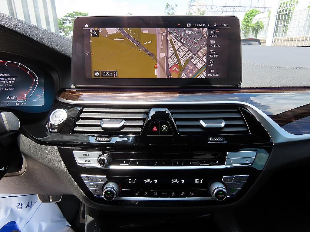 BMW 5시리즈 5시리즈 (G30) 520i M 스포츠 이미지 13