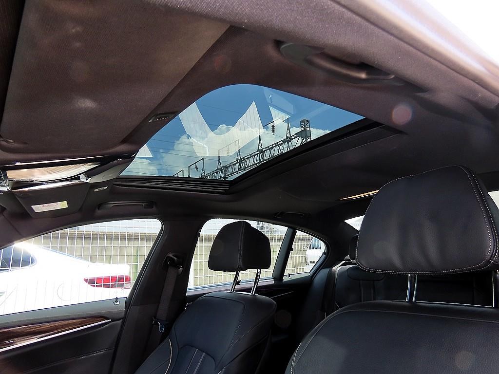 BMW 5시리즈 5시리즈 (G30) 520i M 스포츠 이미지 18