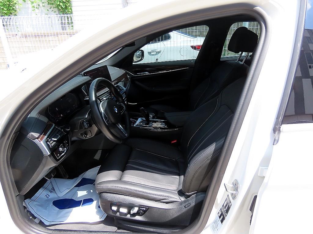 BMW 5시리즈 5시리즈 (G30) 520i M 스포츠 이미지 5