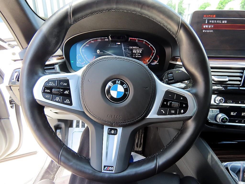 BMW 5시리즈 5시리즈 (G30) 520i M 스포츠 이미지 8