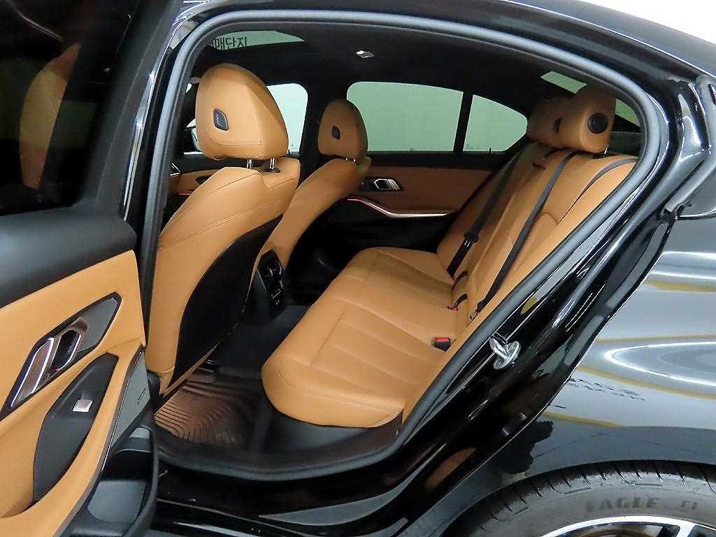 BMW 3시리즈 3시리즈 (G20) 320i M 스포츠 이미지 6