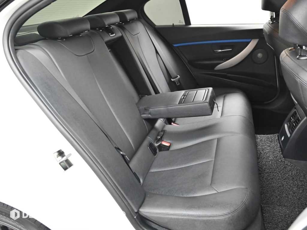 BMW 3시리즈 3시리즈 (F30) 320i M 스포츠 이미지 12