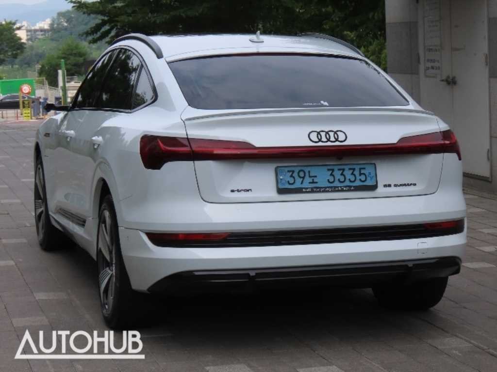 아우디 e-트론 55 콰트로 스포트백 이미지 4