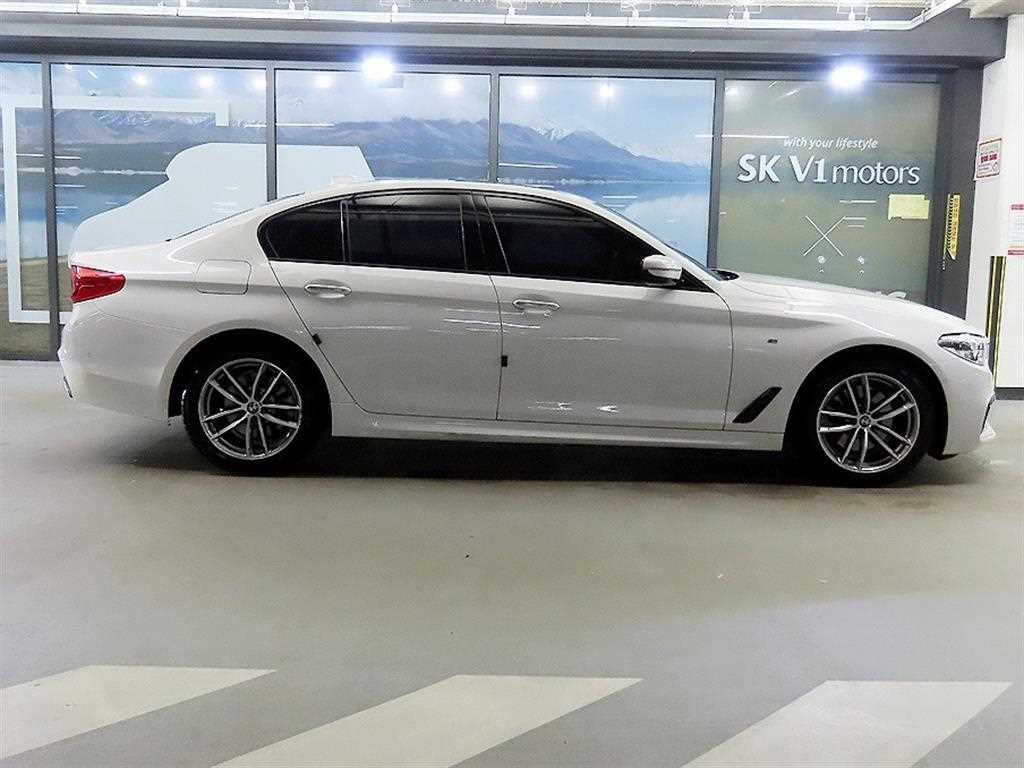 BMW 5시리즈 5시리즈 (G30) 520d xDrive M 스포츠 플러스 이미지 3