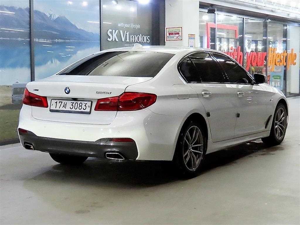BMW 5시리즈 5시리즈 (G30) 520d xDrive M 스포츠 플러스 이미지 4